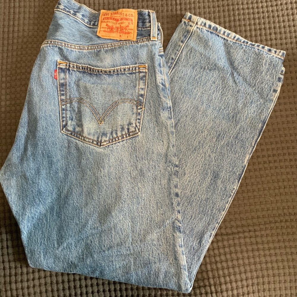 Vintage 501 medium wash Levi’s